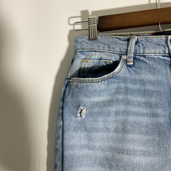 BDG Urban Outfitters Mom High Rise Highly Distressed Lite Blue Denim Size 26 - Picture 10 of 16
